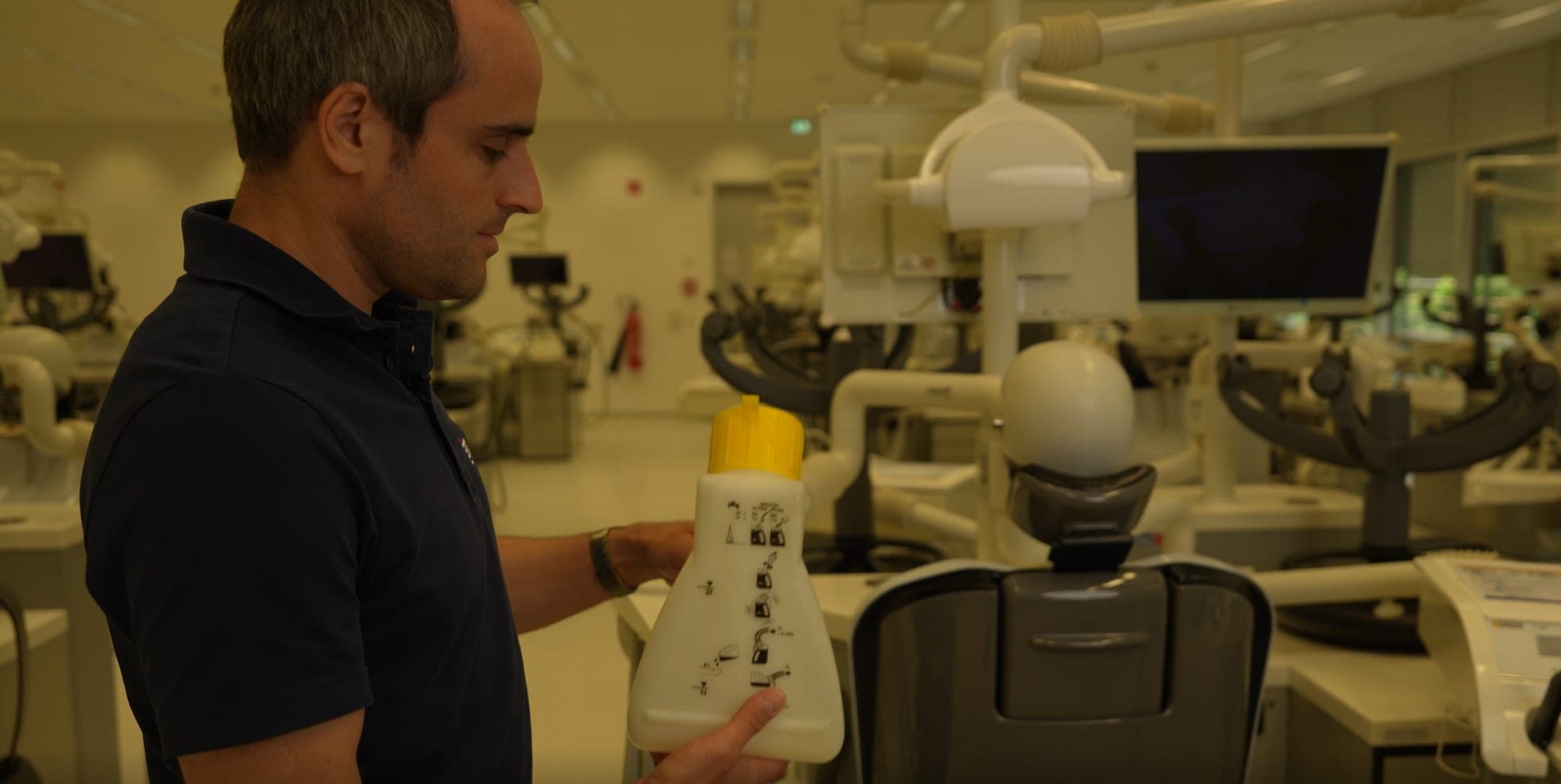 Videodreh an den Simulationseinheiten der Zahnmedizin